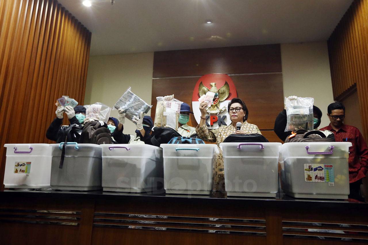 KPK Gelar Barang Bukti...