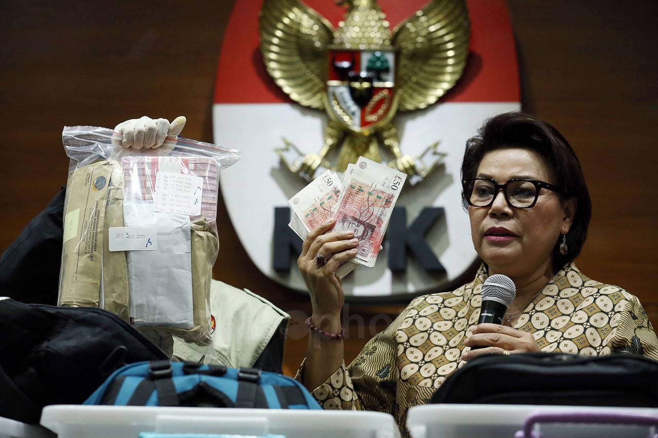 KPK Gelar Barang Bukti...