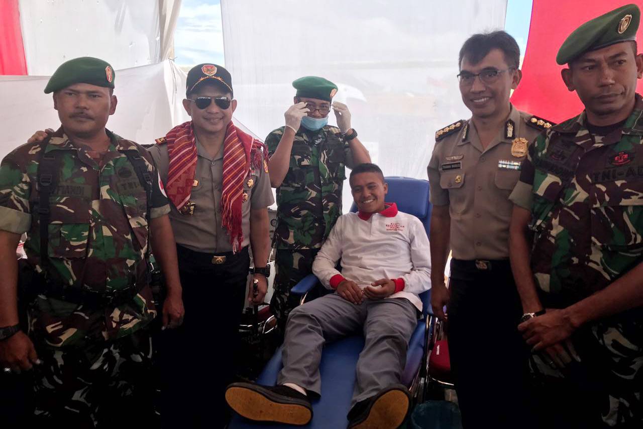 Kapolri Kunjungi Korban...