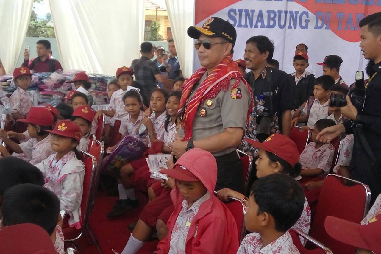 Kapolri Kunjungi Korban...