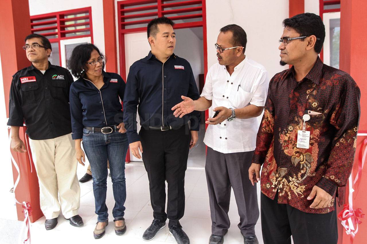 Sampoerna dan ACT Serahkan...