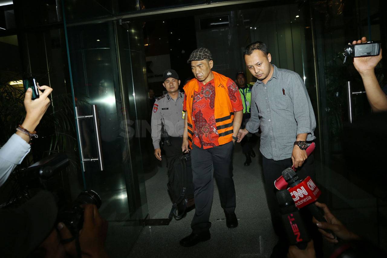 KPK Resmi Menahan Komisaris...