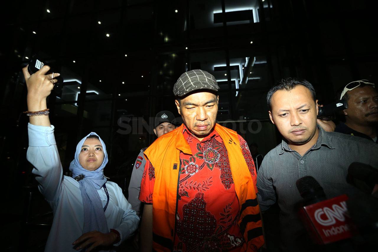 KPK Resmi Menahan Komisaris...