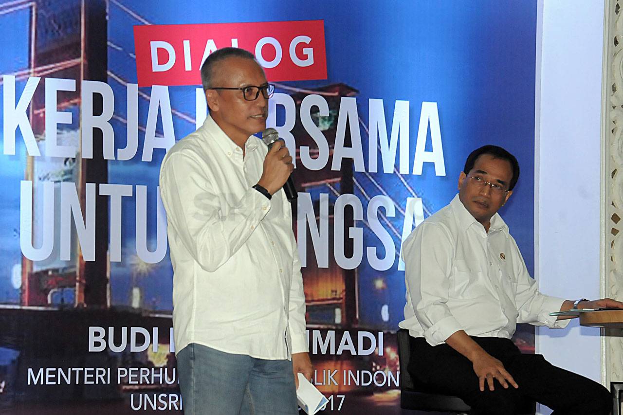 Menhub Hadiri Dialog...