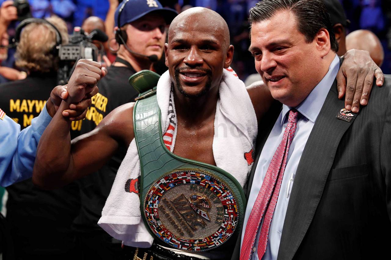 Mayweather Menang TKO...