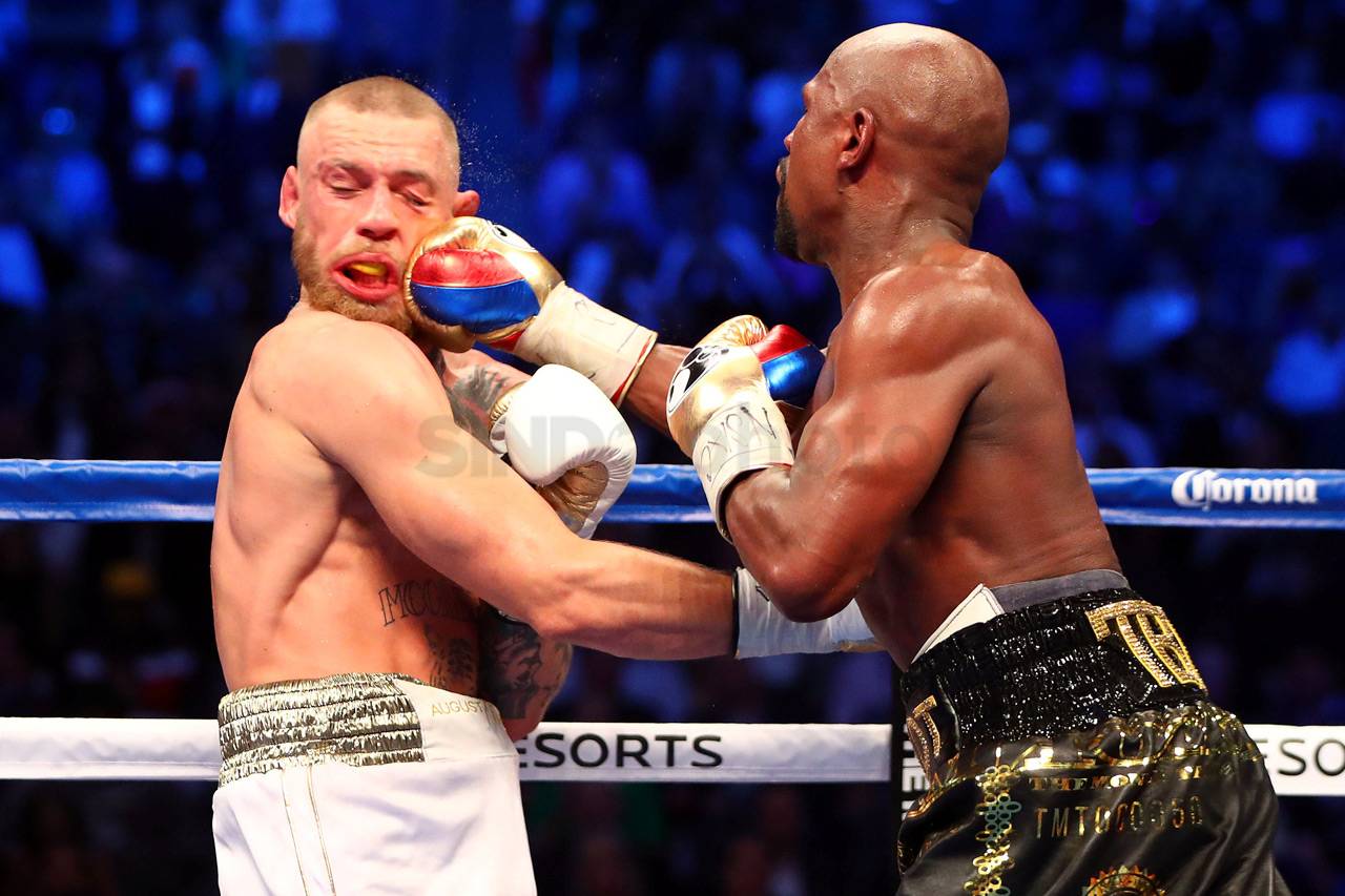 Mayweather Menang TKO...