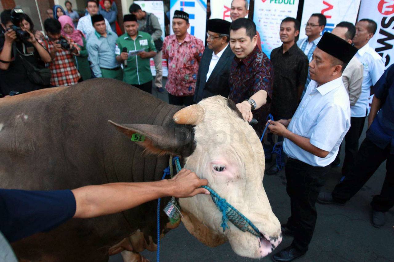 MNC Peduli Serahkan...