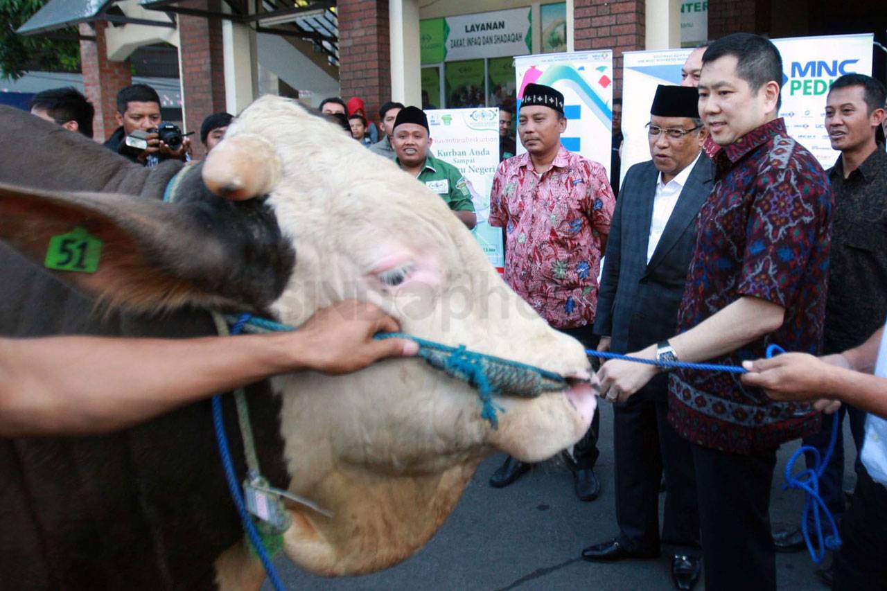 MNC Peduli Serahkan...