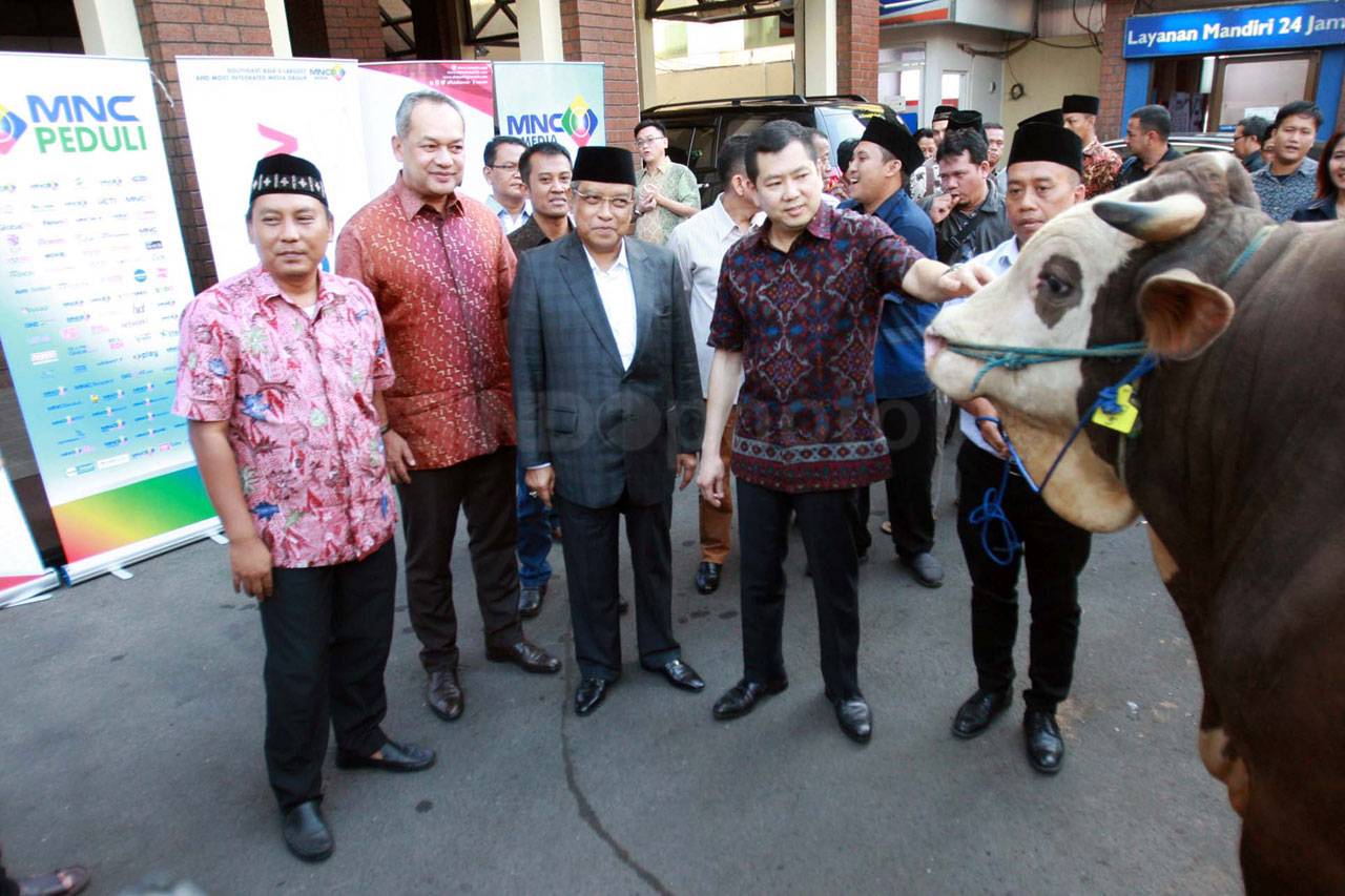 MNC Peduli Serahkan...