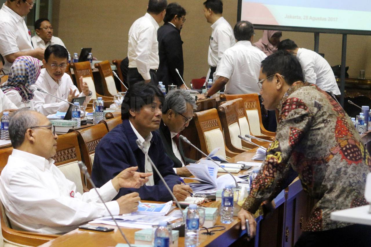 Komisi VII Rapat dengan...