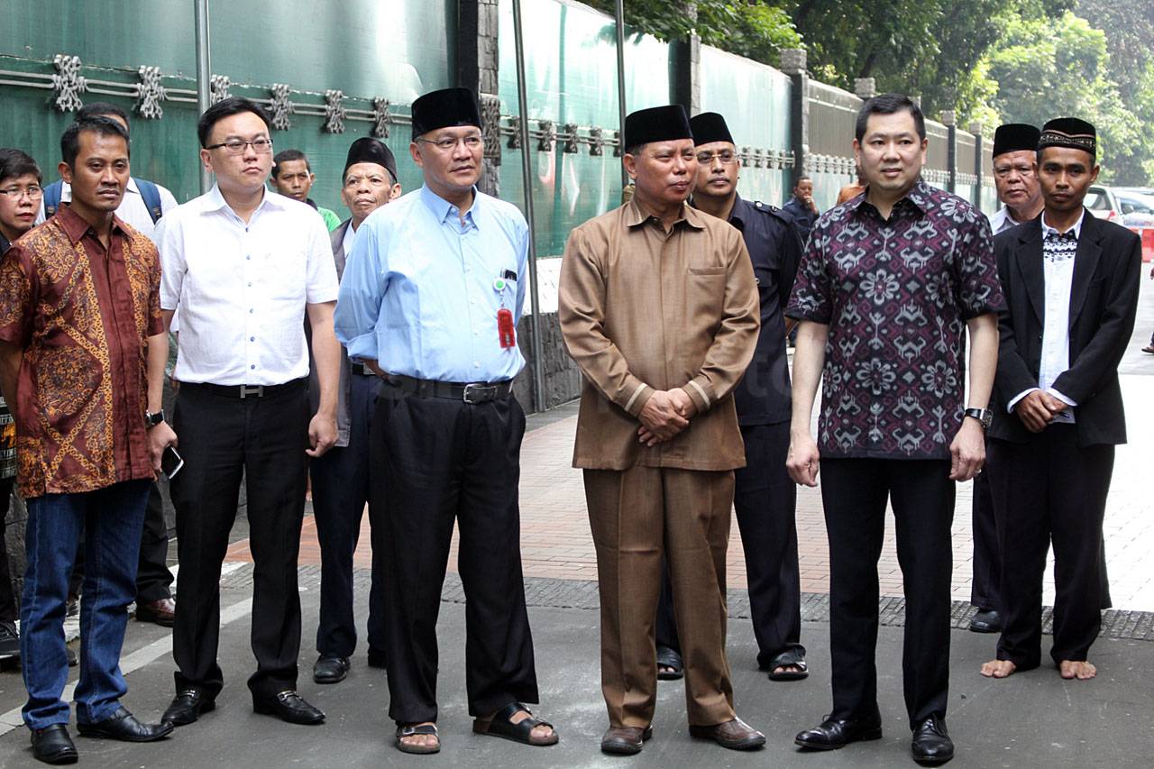 MNC Peduli Serahkan...