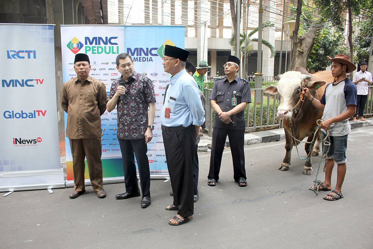 MNC Peduli Serahkan...