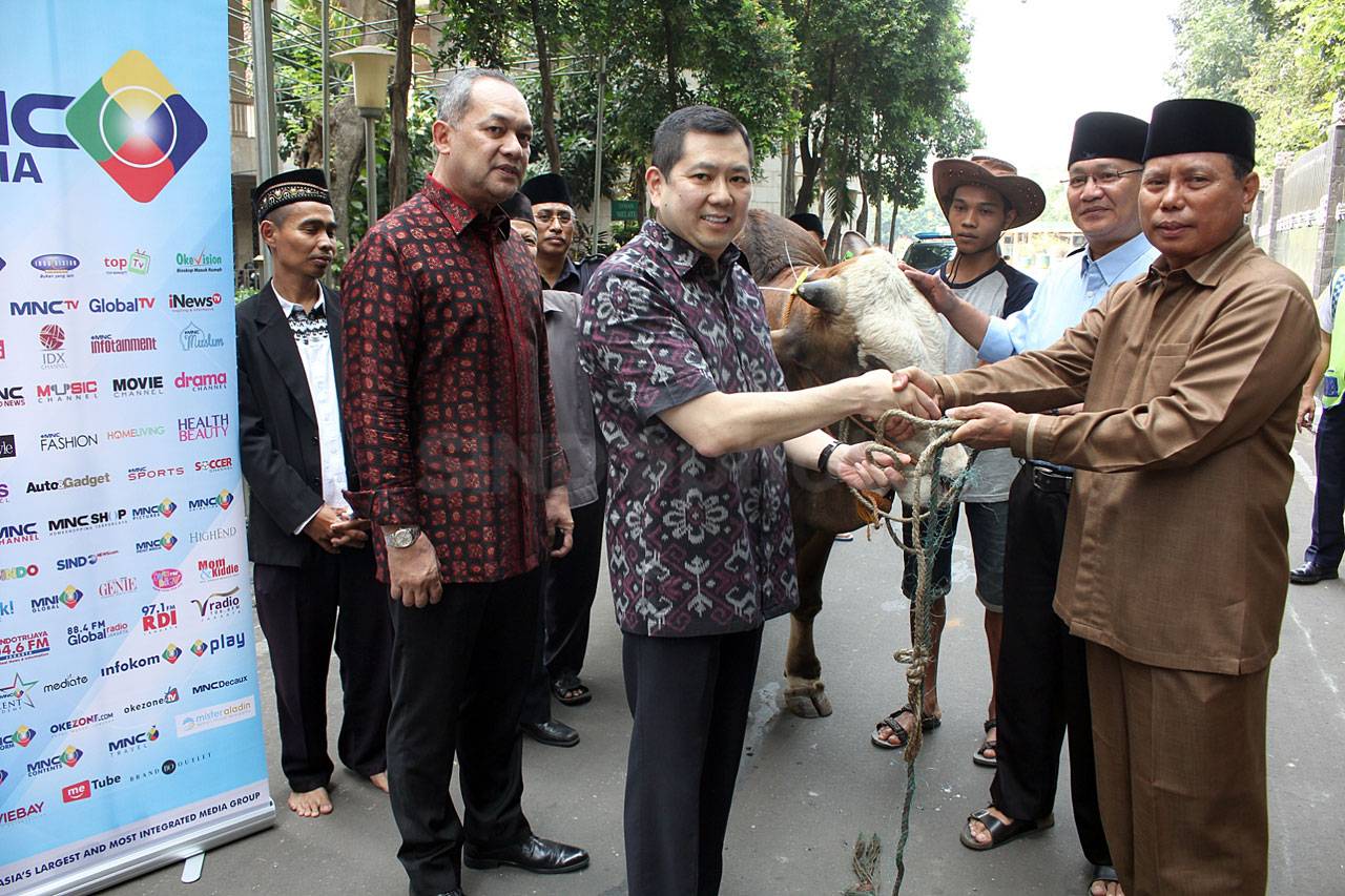 MNC Peduli Serahkan...