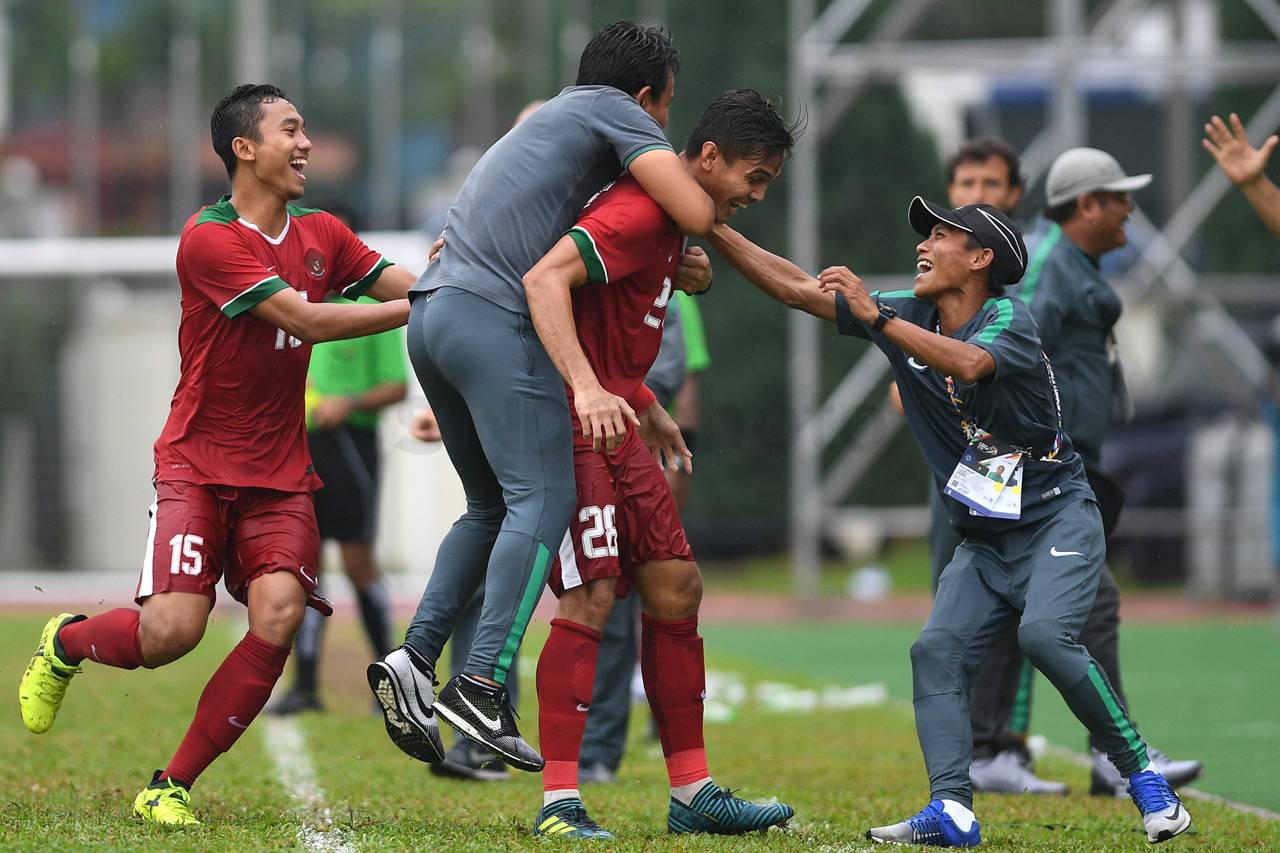 Bungkam Myanmar, Timnas...