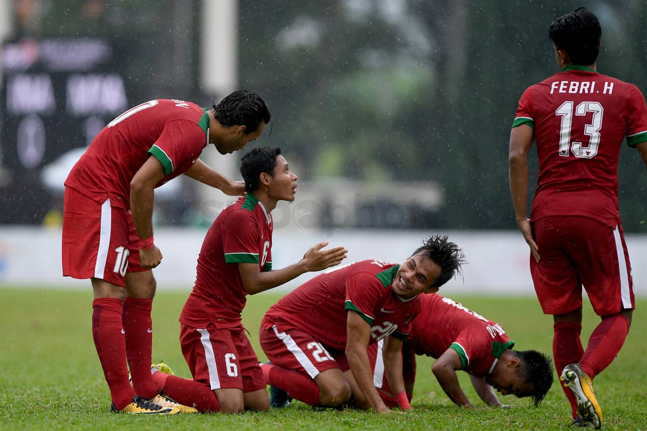 Bungkam Myanmar, Timnas...
