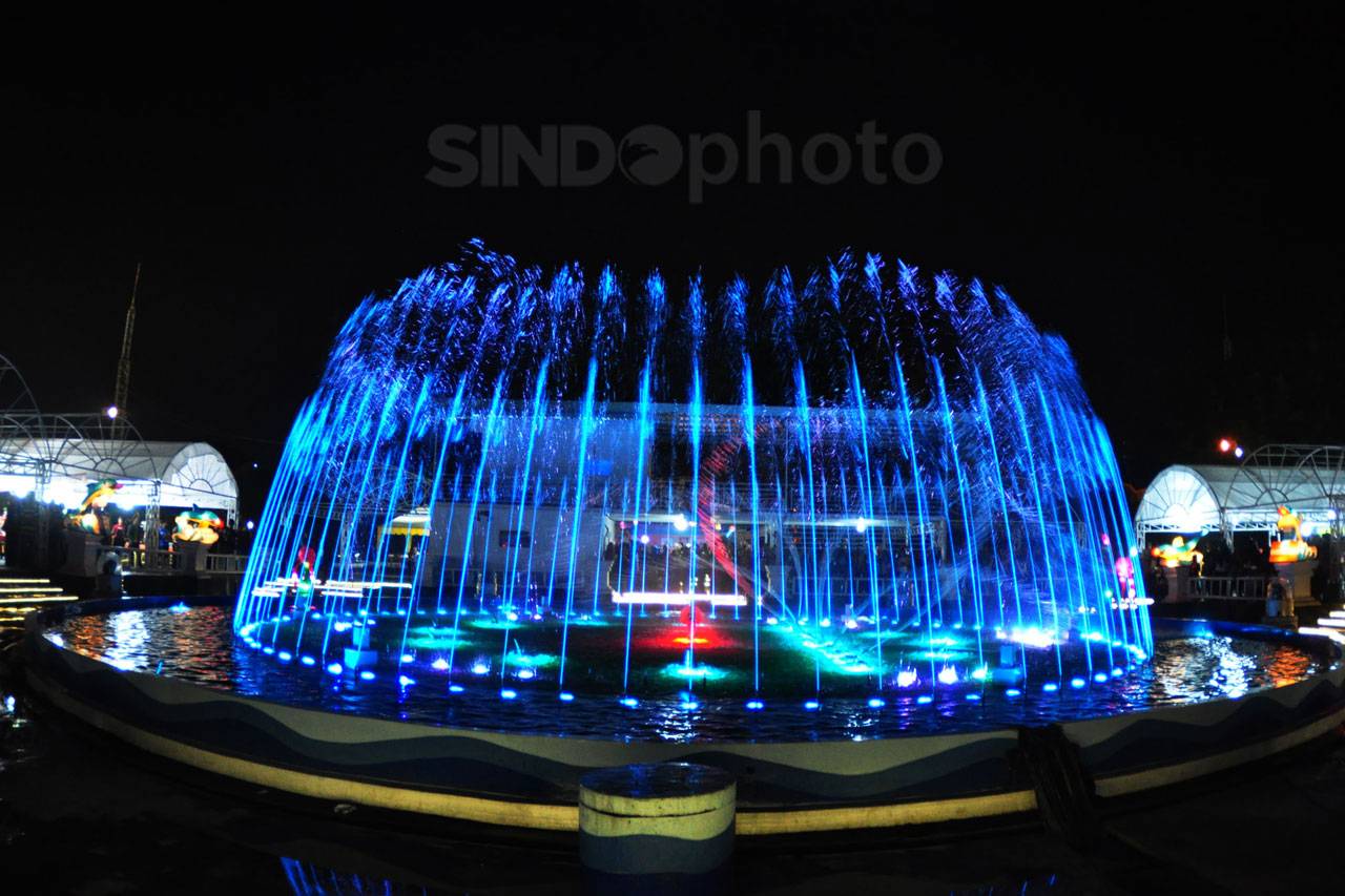 Atraksi Dancing Fountain...