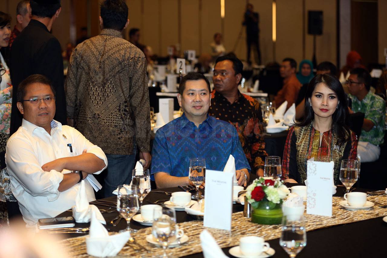 Rayakan Ulang Tahun...