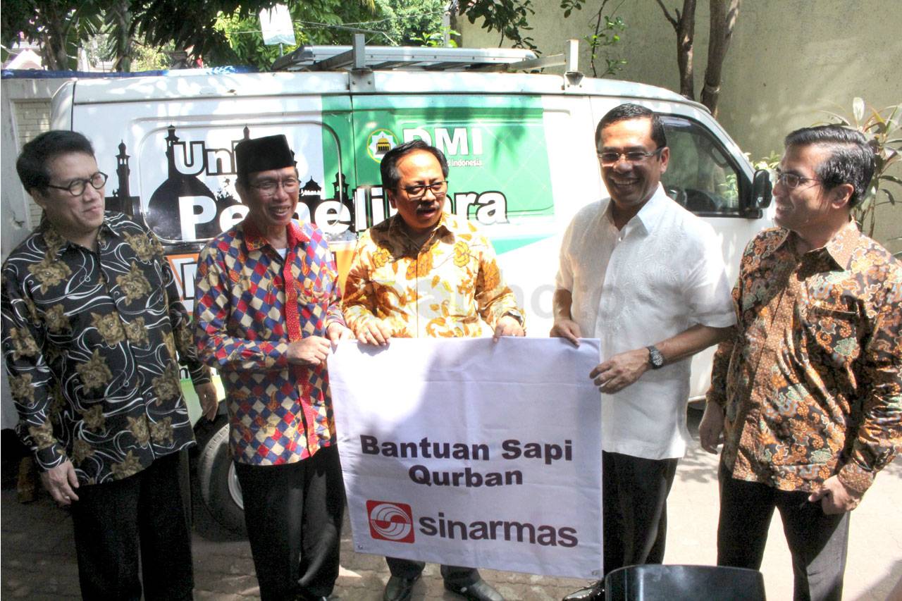 Sinar Mas Serahkan Hewan...