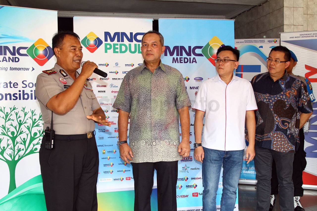 MNC Peduli Serahkan...