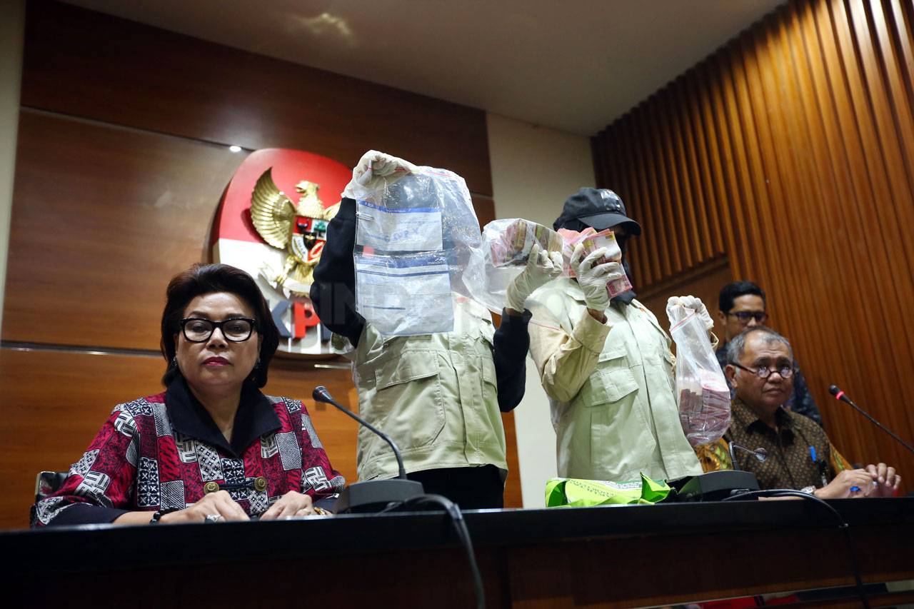 KPK Gelar Barang Bukti...