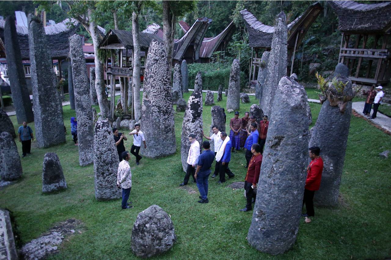 HT Kunjungi Obyek Wisata...