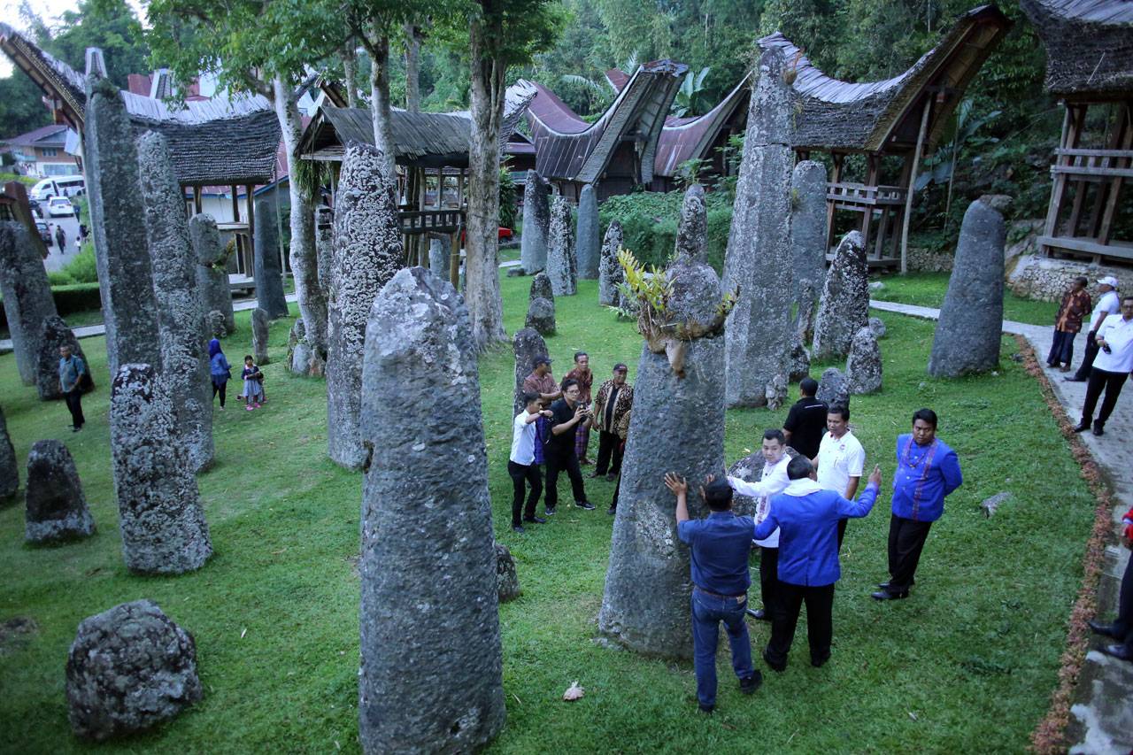 HT Kunjungi Obyek Wisata...