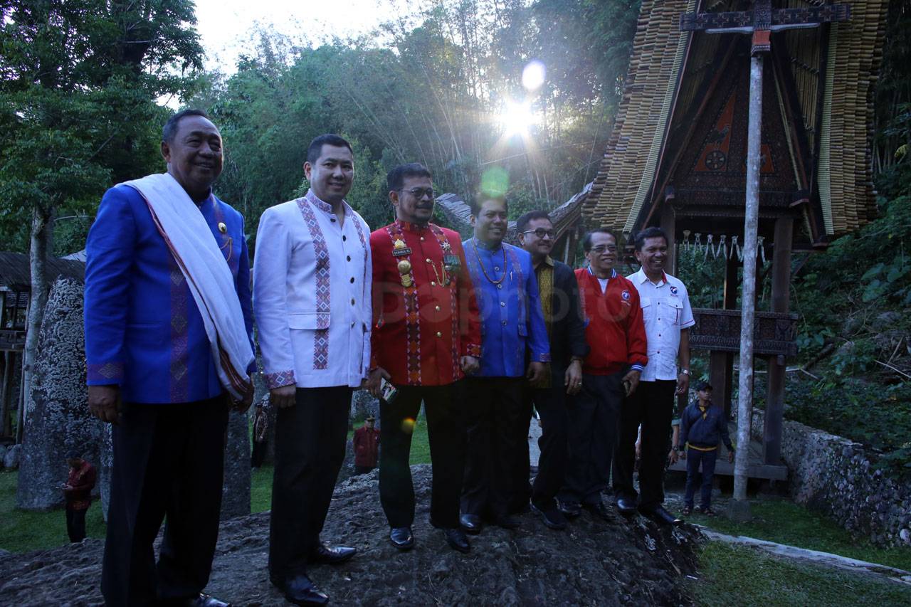 HT Kunjungi Obyek Wisata...