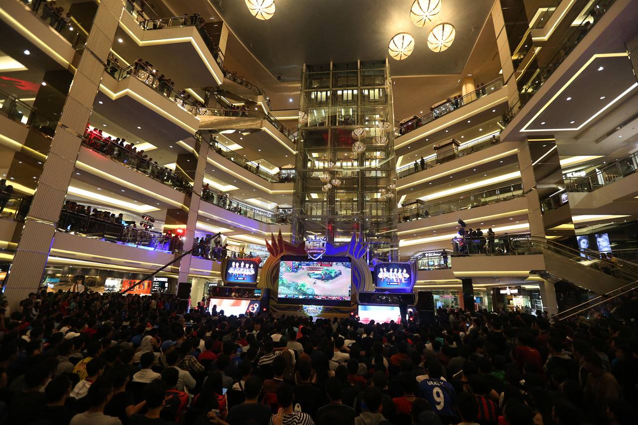 Ribuan Gamers Padati...