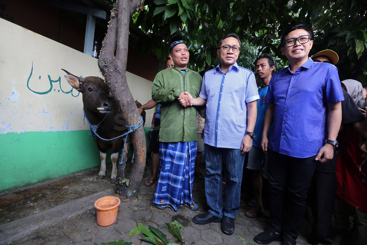 DPP PAN Serahkan Hewan...