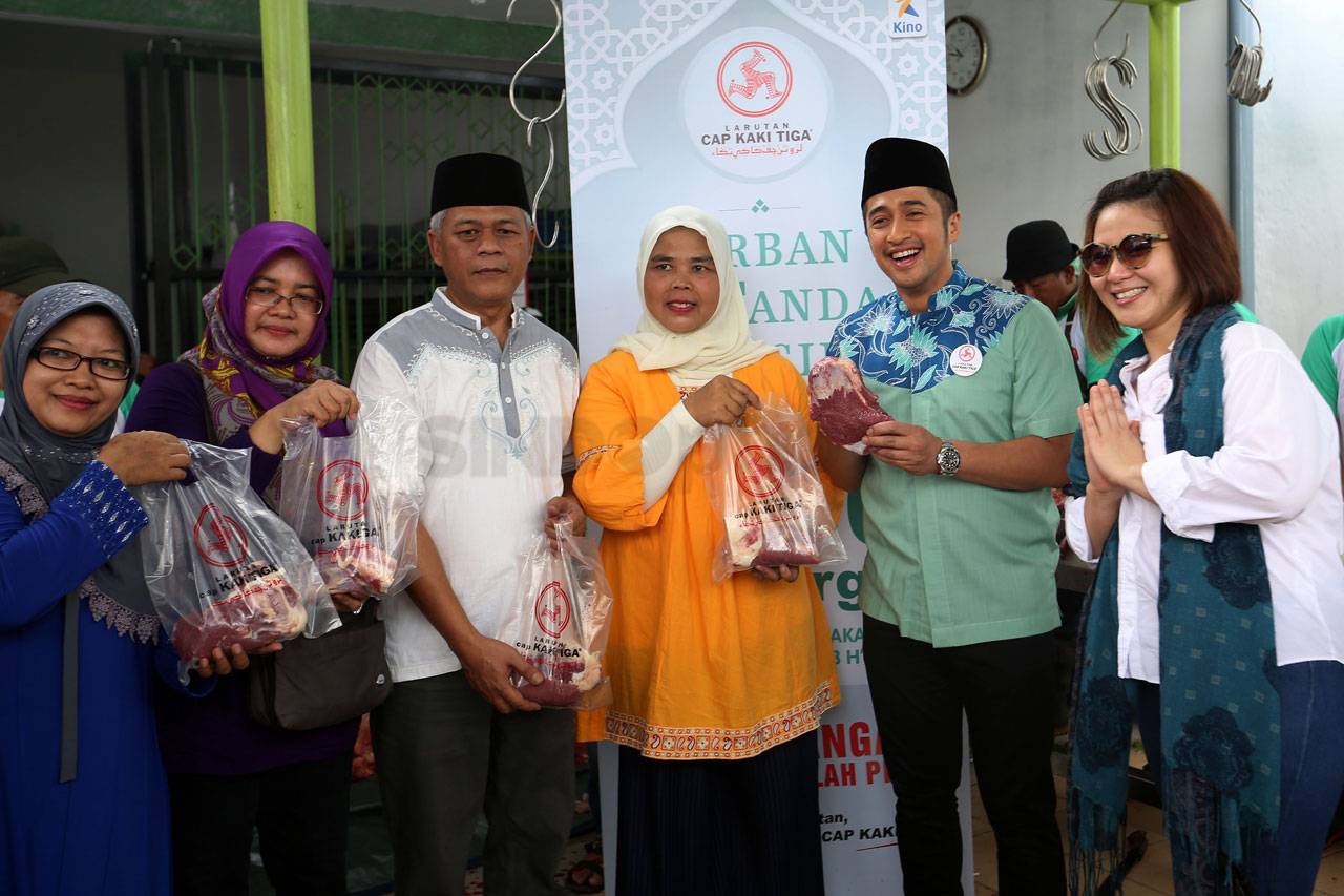 Cap Kaki Tiga Bagikan...