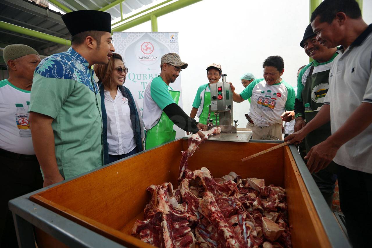 Cap Kaki Tiga Bagikan...