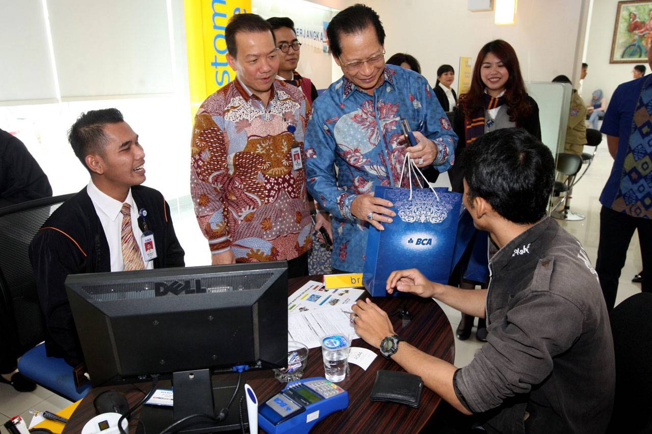 Peringati Hari Pelanggan...