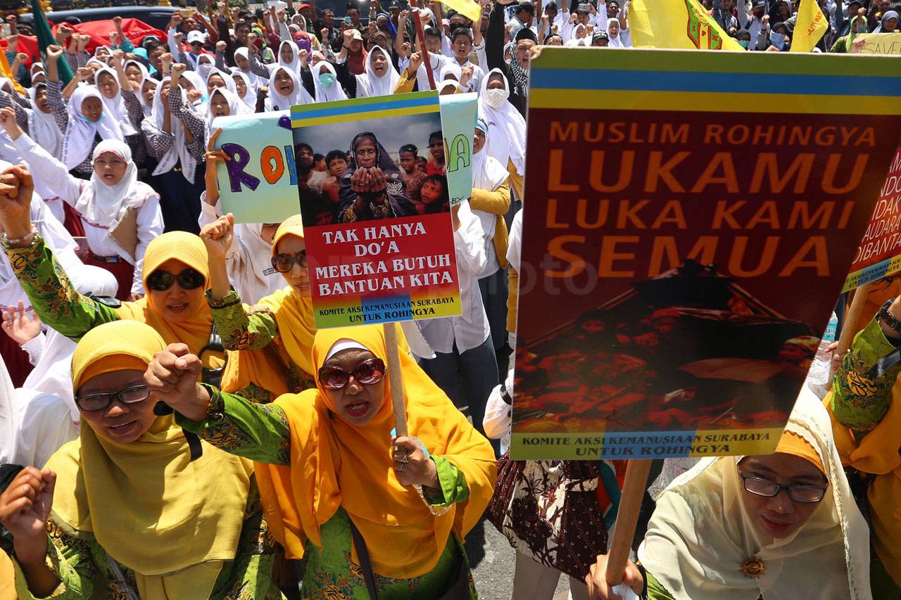 Ribuan Warga dan Pelajar...