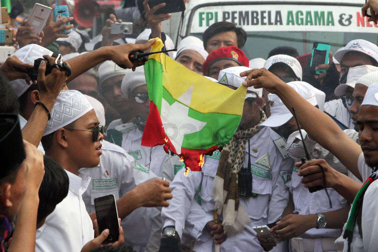 Ribuan Pengunjuk Rasa...