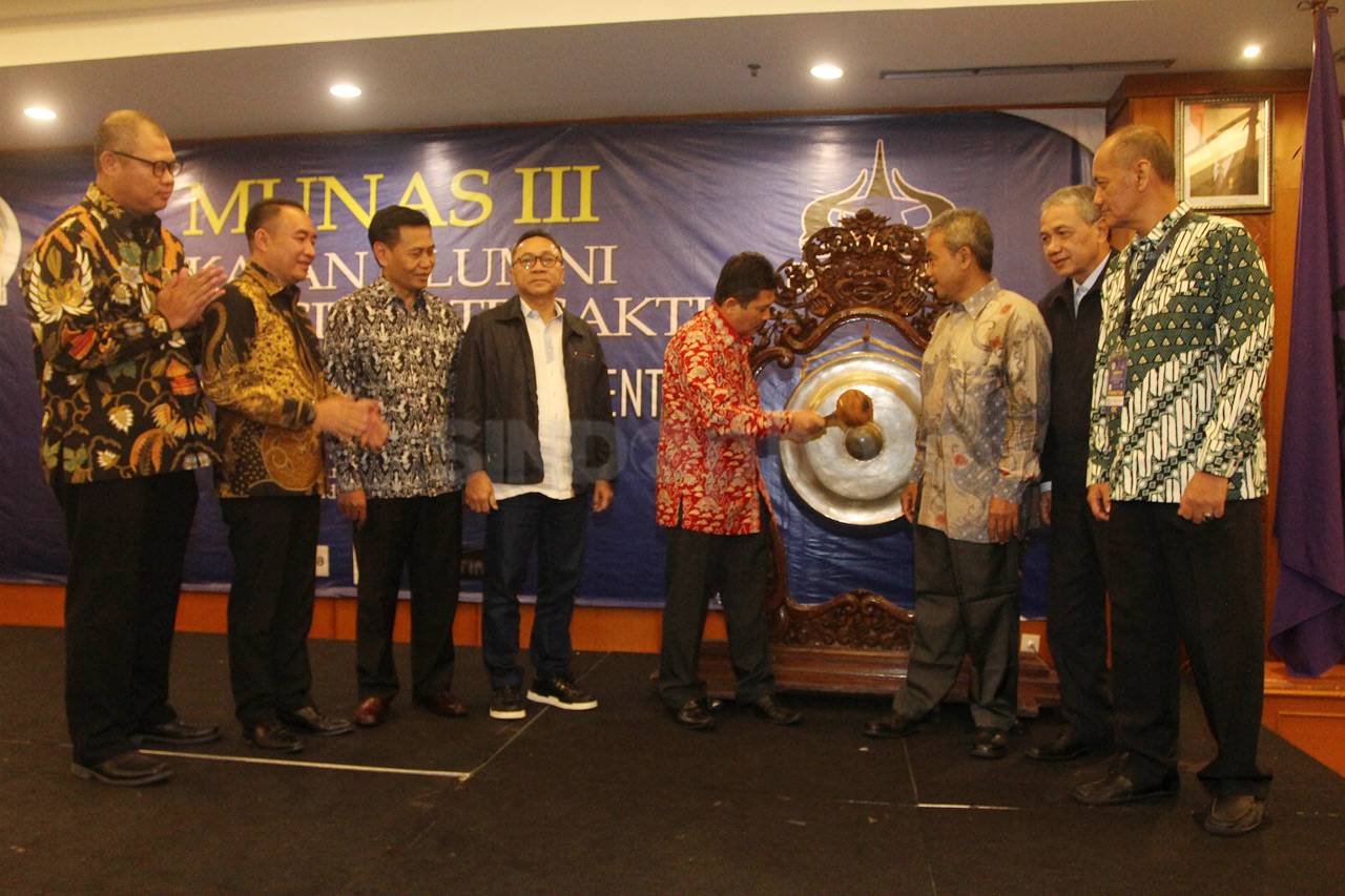 Ketua MPR Hadiri Munas...