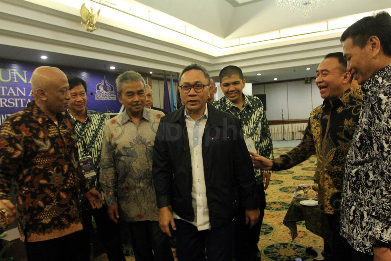 Ketua MPR Hadiri Munas...