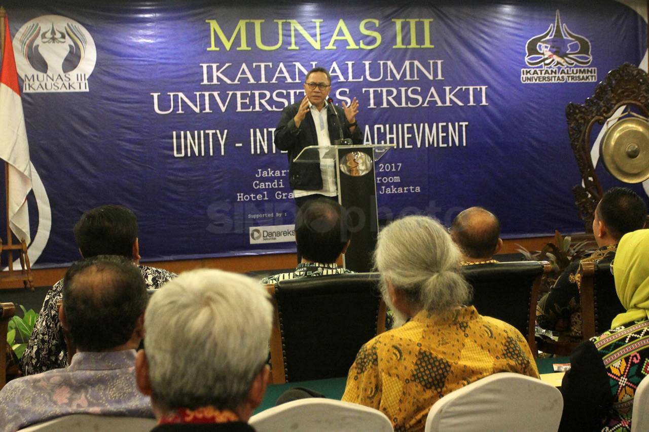 Ketua MPR Hadiri Munas...