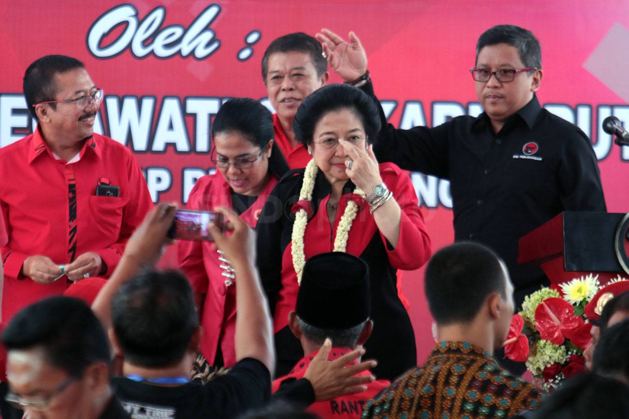 Megawati Hadiri Konsolidasi...