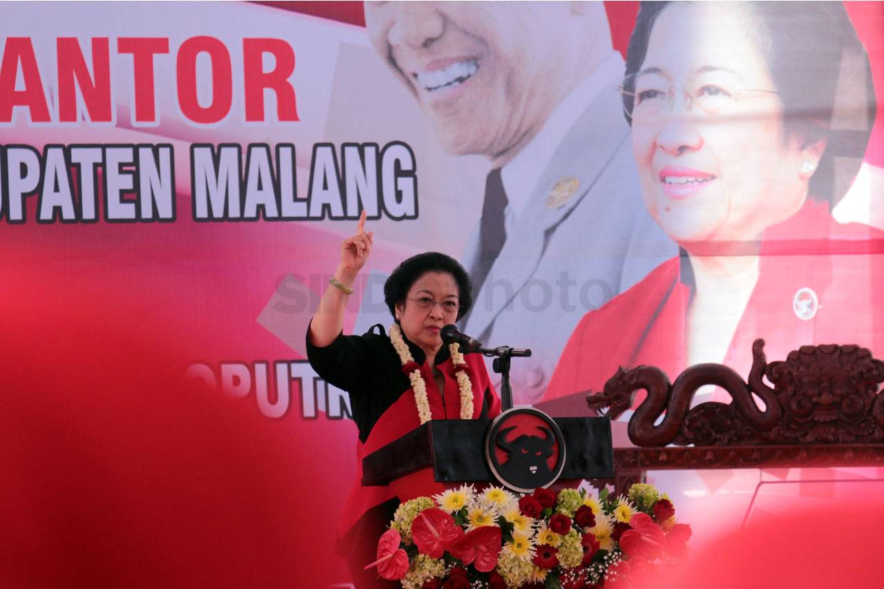 Megawati Hadiri Konsolidasi...