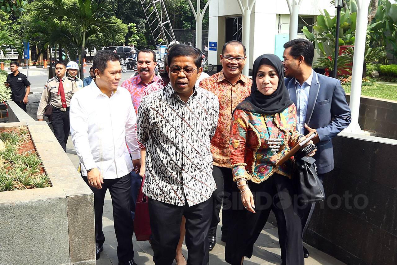 Jalani Perawatan di...