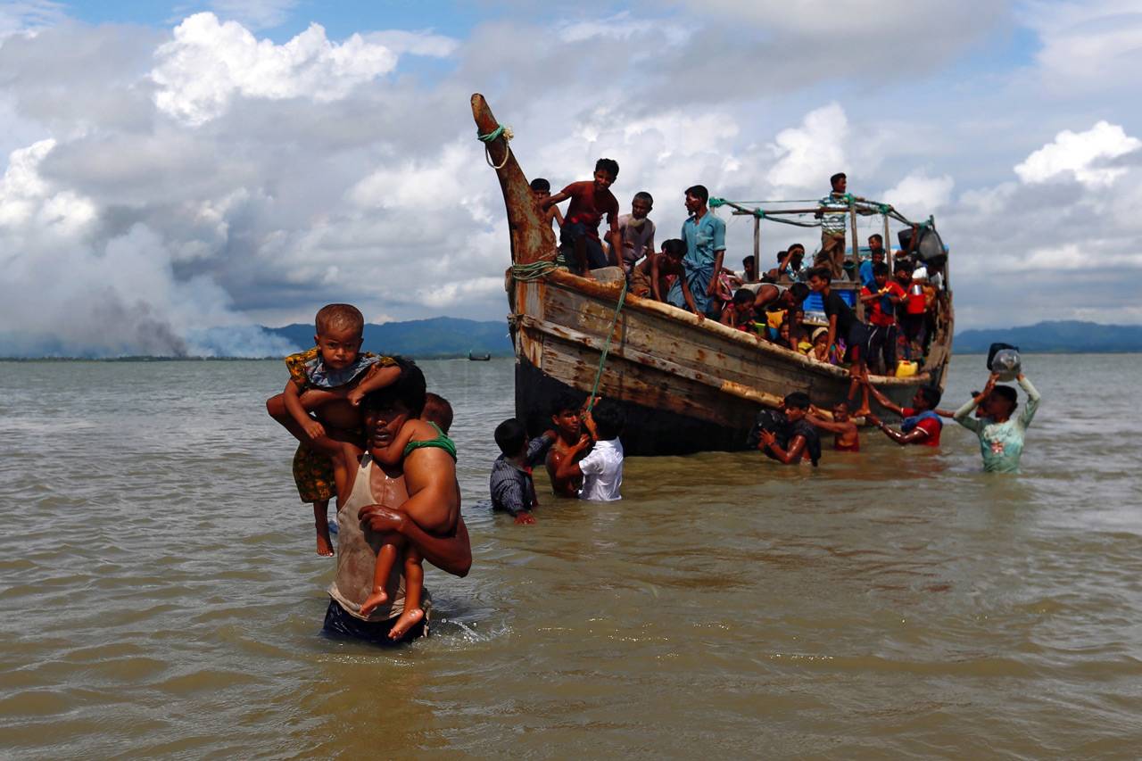 Pengungsi Rohingya Kelelahan...