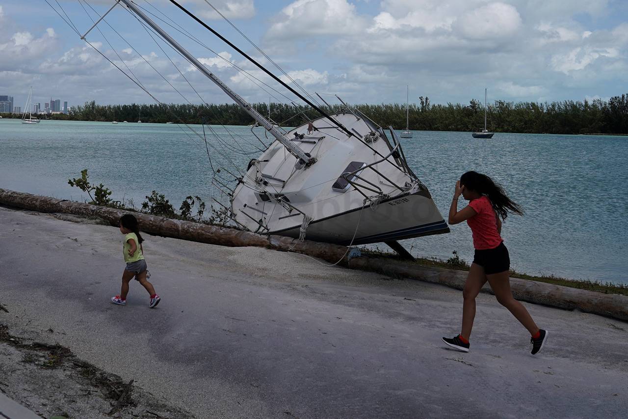 Badai Irma Rusak Infrastruktur...