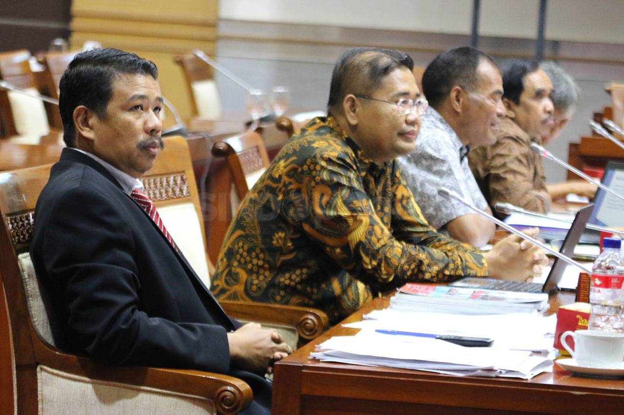 Komisi I DPR Gelar Uji...