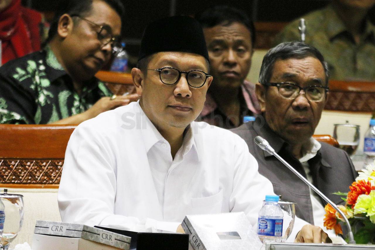 Menag Ikuti Raker dengan...