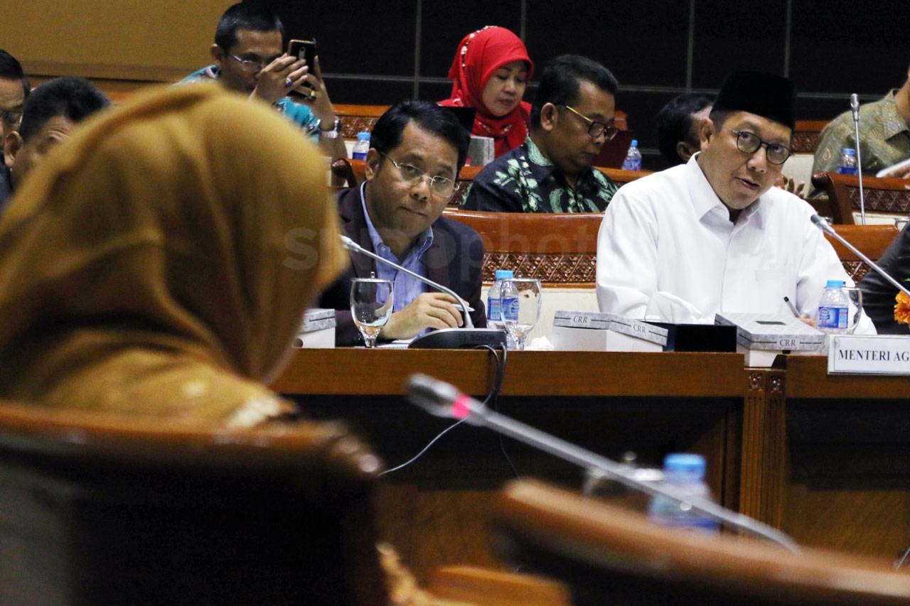 Menag Ikuti Raker dengan...