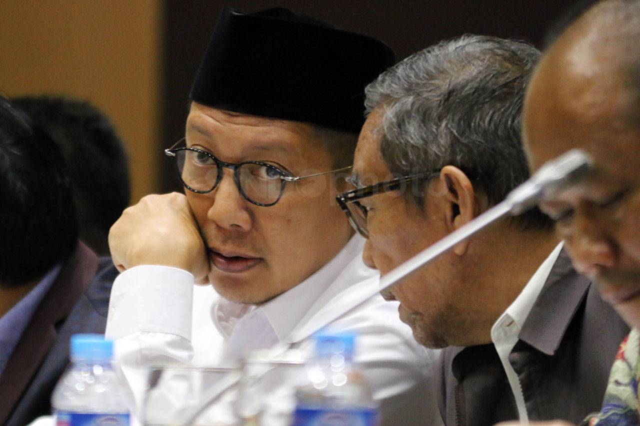 Menag Ikuti Raker dengan...