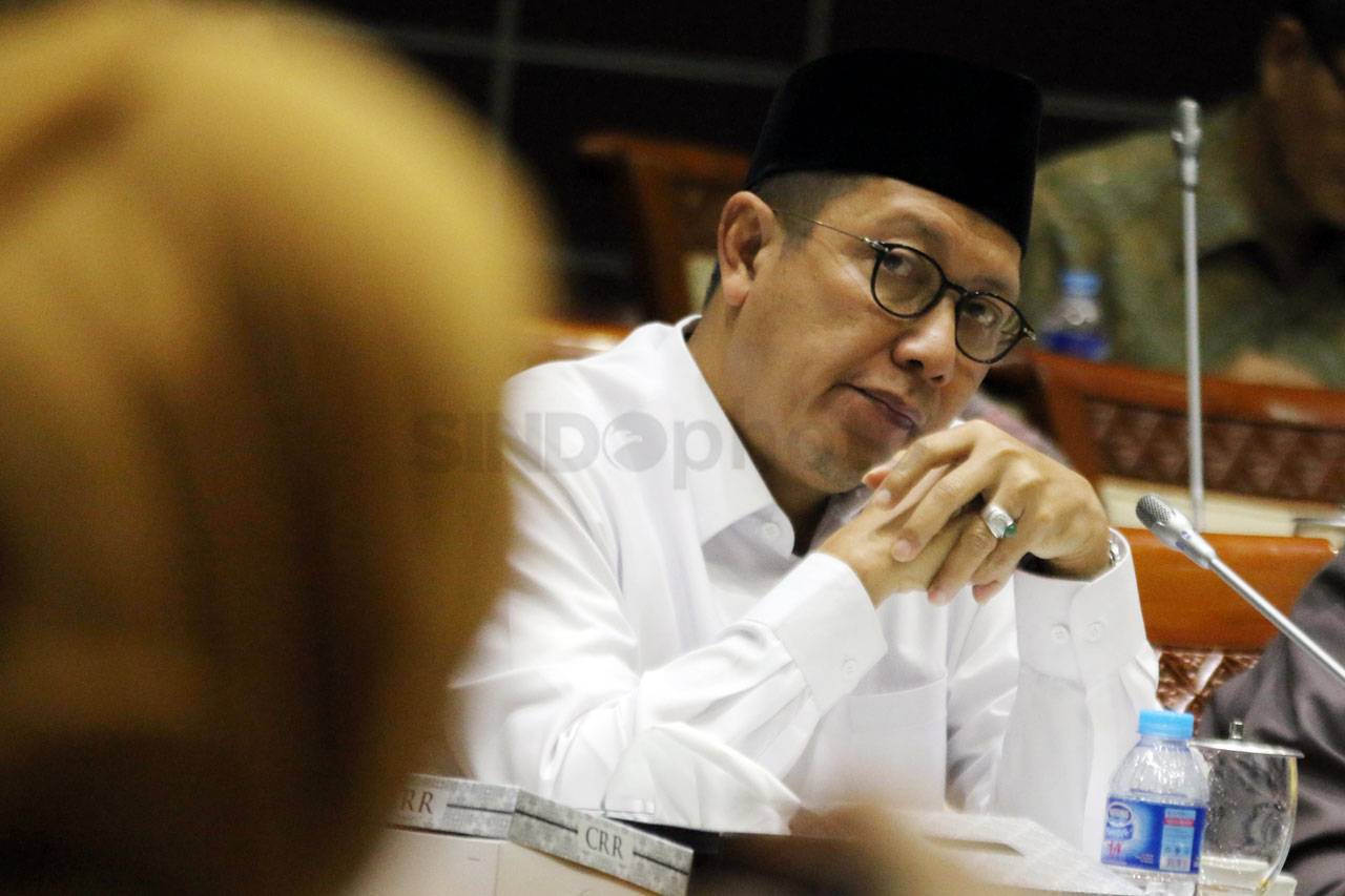 Menag Ikuti Raker dengan...