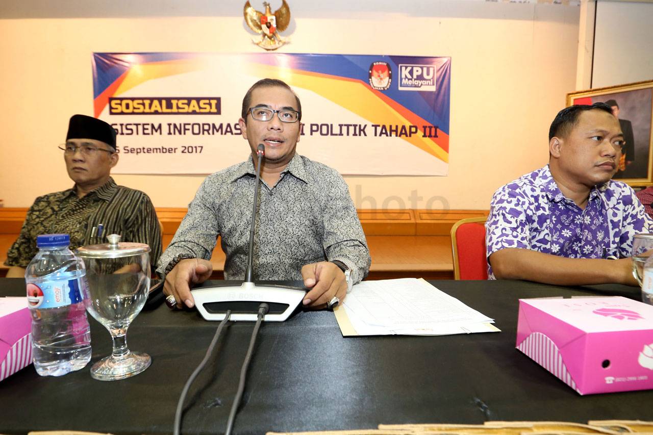 KPU Lakukan Sosialisasi...