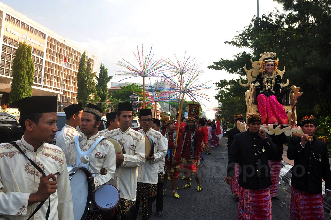 Melestarikan Budaya...