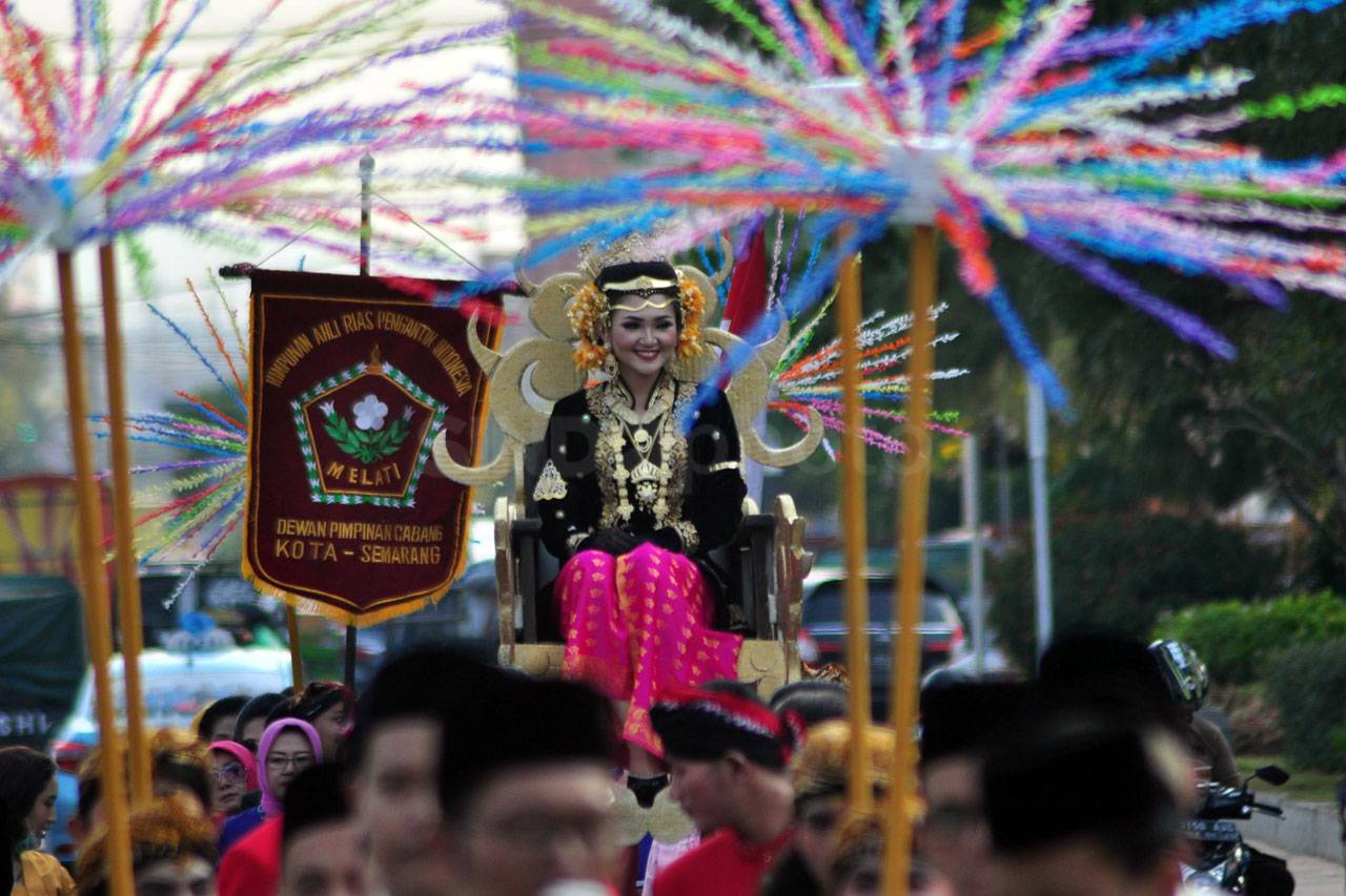 Melestarikan Budaya...
